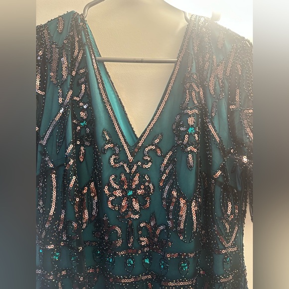 Elegant long dress gown - Picture 8 of 11